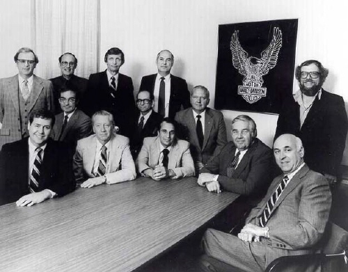 할리데이비슨(Harley-Davidson)을 되살린 13인의 임원.jpg